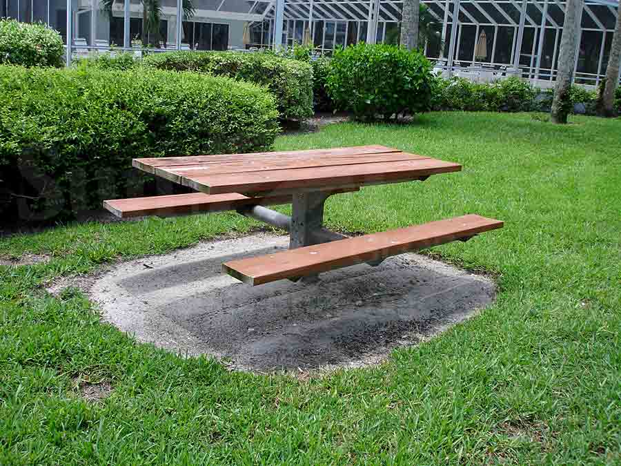 Pipers Pointe Picnic Table